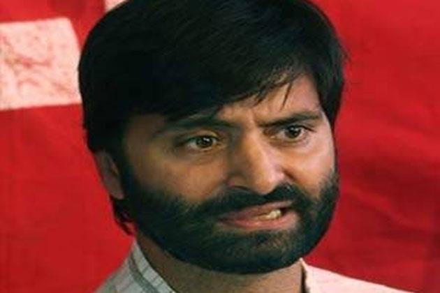 Malik condemns the arrest of Aasiya Andrabi